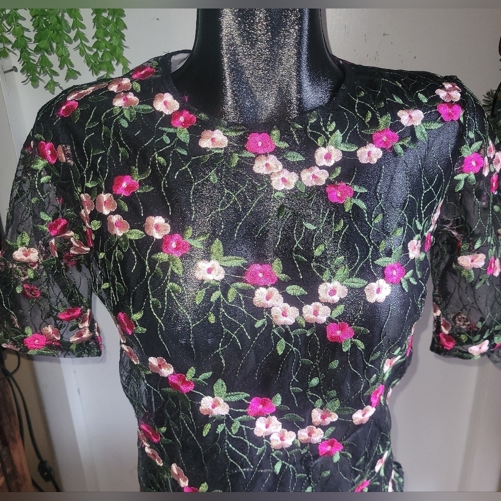 Streetwear Society Black Mesh Top with Embroidered Floral Pattern S - Picture 2 of 7